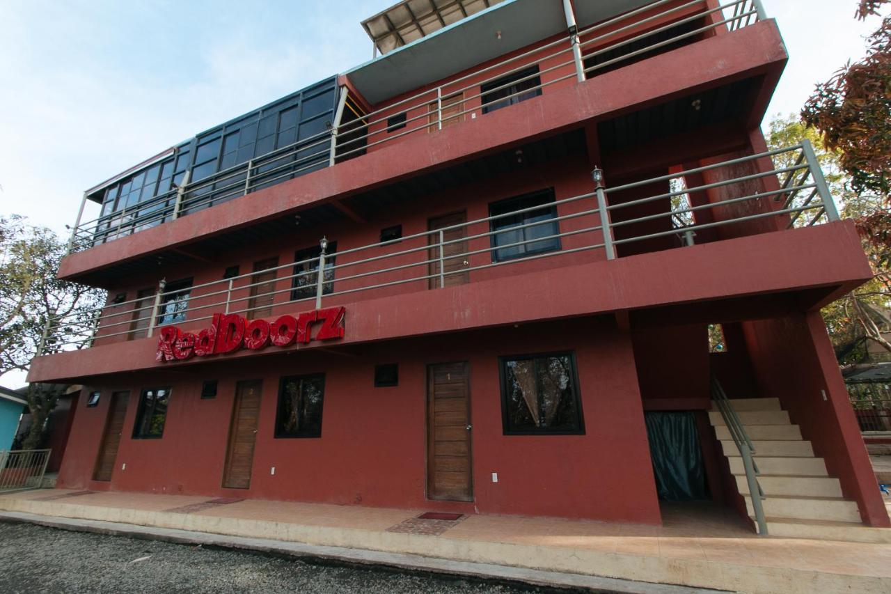 Reddoorz Plus At Malabag Silang - Vaccinated Staff Exteriör bild