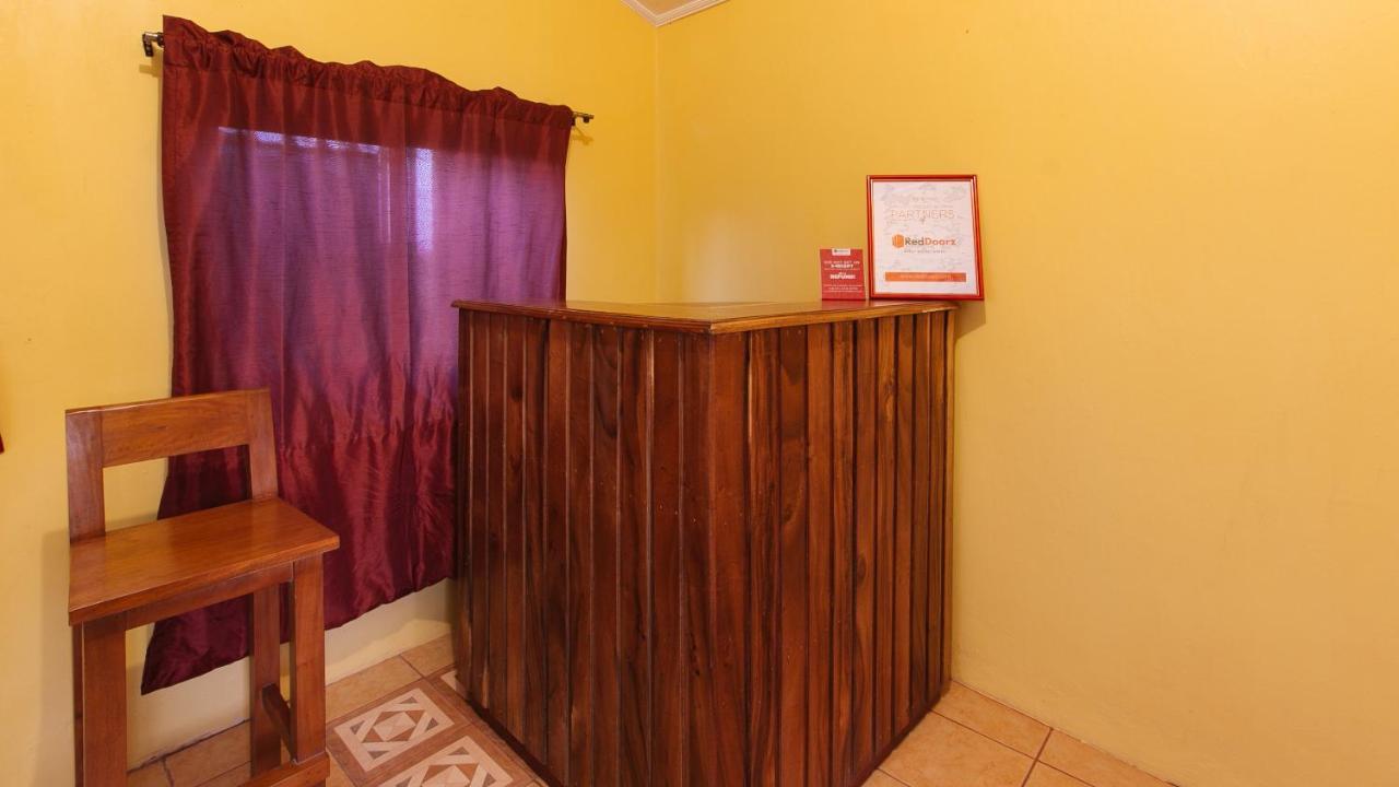 Reddoorz Plus At Malabag Silang - Vaccinated Staff Exteriör bild